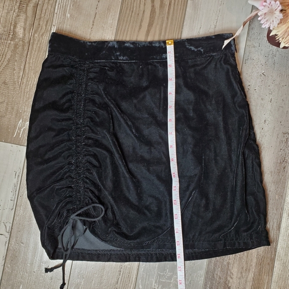 Free People x REVOLVE Vivienne Velvet Ruched Black Mini Skirt Size 4 - Picture 3 of 16
